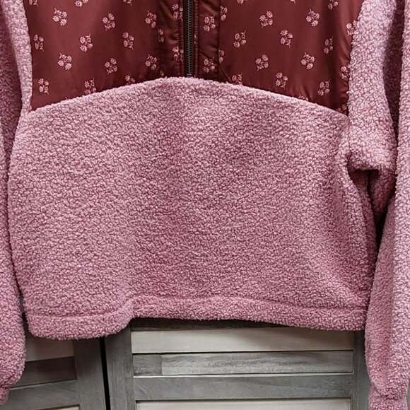 Women's Colorblock Quarter Zip Sherpa Sweatshirt - Universal Thread™ | X Small - Picture 2 of 9